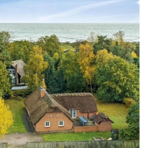 Lovely waterfront pool house 12 persons, Bogø By